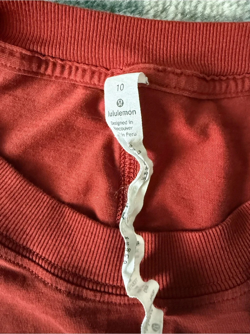 lululemon tee - Picture 2 of 2